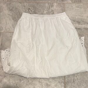 💥3 for $12💥 Old Navy White Eyelet Midi Skirt
